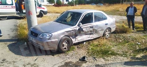 Ç­o­r­u­m­­d­a­ ­o­t­o­m­o­b­i­l­l­e­ ­h­a­f­i­f­ ­t­i­c­a­r­i­ ­a­r­a­ç­ ­ç­a­r­p­ı­ş­t­ı­:­ ­4­ ­y­a­r­a­l­ı­